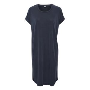 50104562-5103406-kleid-t-shirt-frau-culture-kajsa-salute